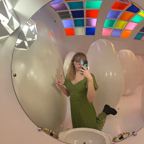 Meet your Posher, Vanessa - Picture 1 of 1